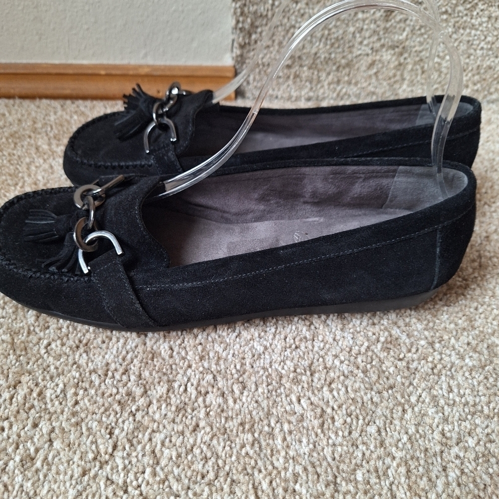 Aerosoles StitchNTurn Womens Black Suede Slip On Tassel Chain Flats Size 10M - Picture 2 of 9